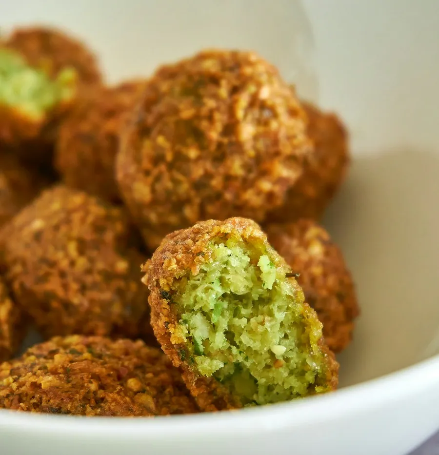 Crisp falafel